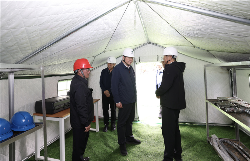 Chairman Zhang Zhigang went to State Grid Tibet Power to conduct in-depth study and education research on the implementation of the eight central regulations